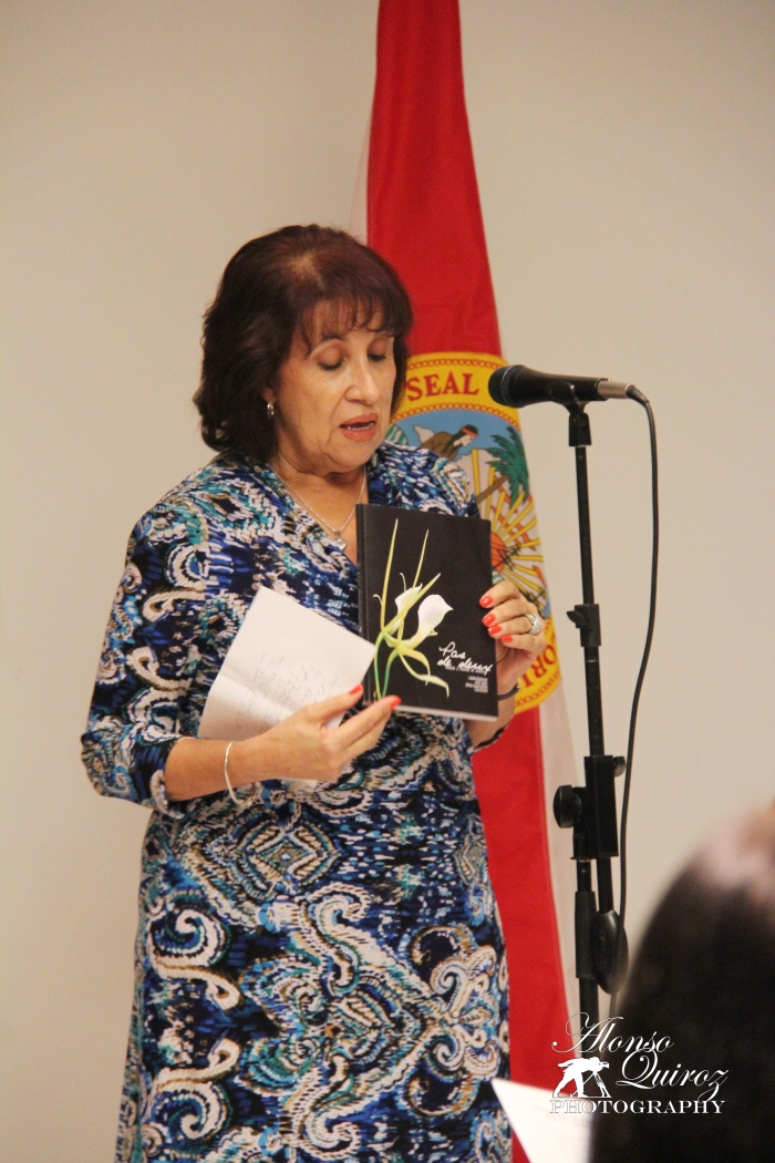 Shely Llanes, co-autora de Pas de Deux, Relatos y Poemas en escena. (Cuba)